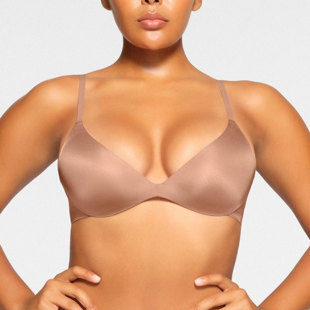 NWT SKIMS WIRELESS FORM SUPER PUSH-UP BRA 30D